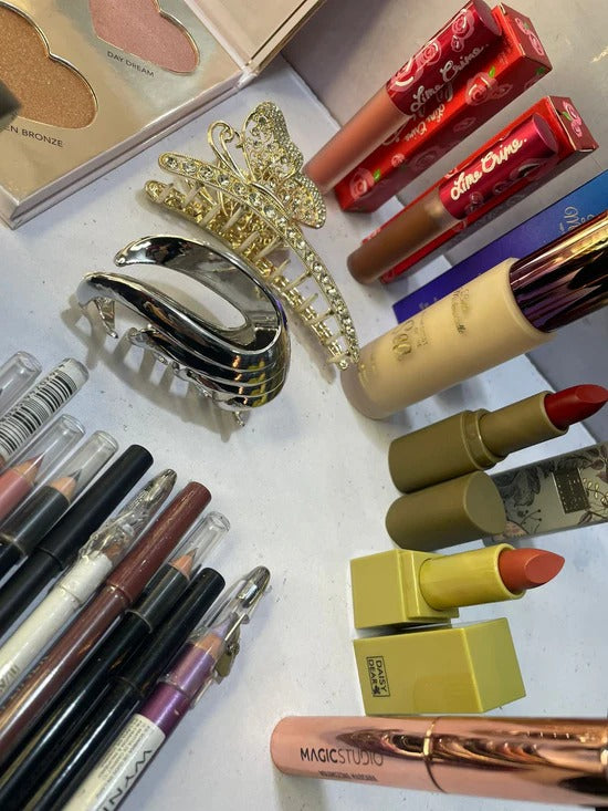 22 in 1 Glamy Makeup Deal