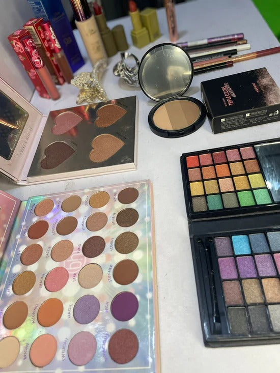 22 in 1 Glamy Makeup Deal